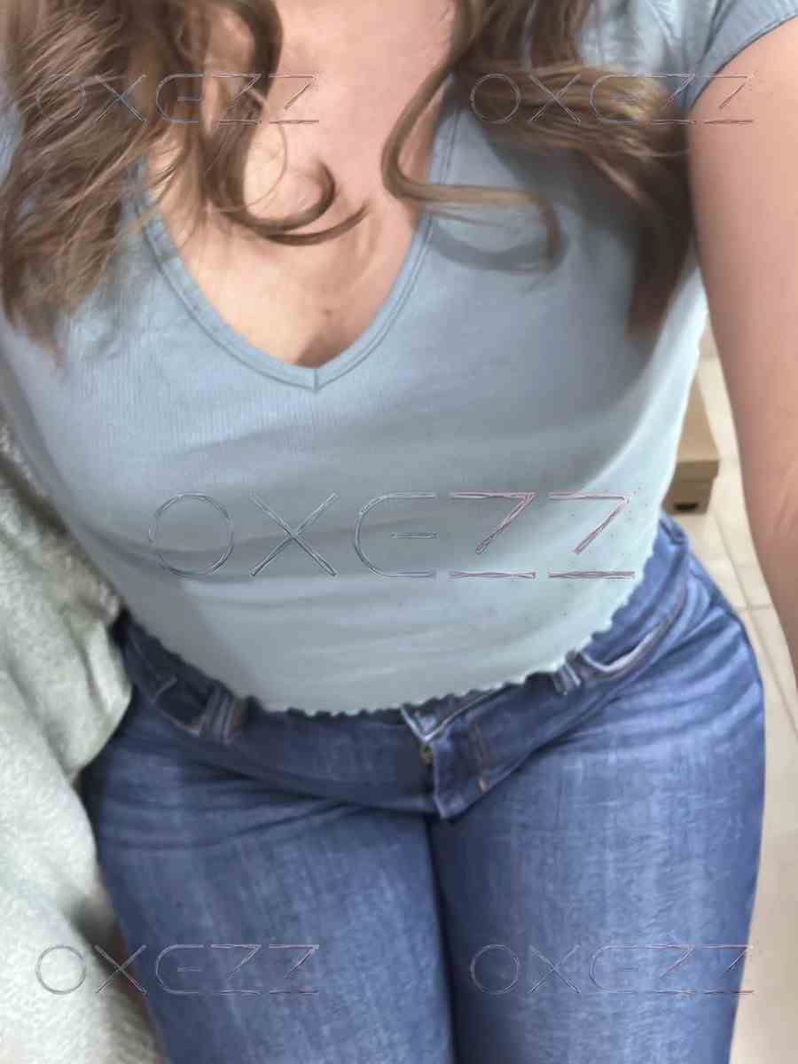 Me llamo Daniela soy estudiante tengo 21 años 
Tengo lugar en Centro de Mty ♥️
Solo trato de novia, no fetiches 
Costo accesible con lugar incluido y preservativos. 
Carita linda. Hago pocos servicios por higiene ✨